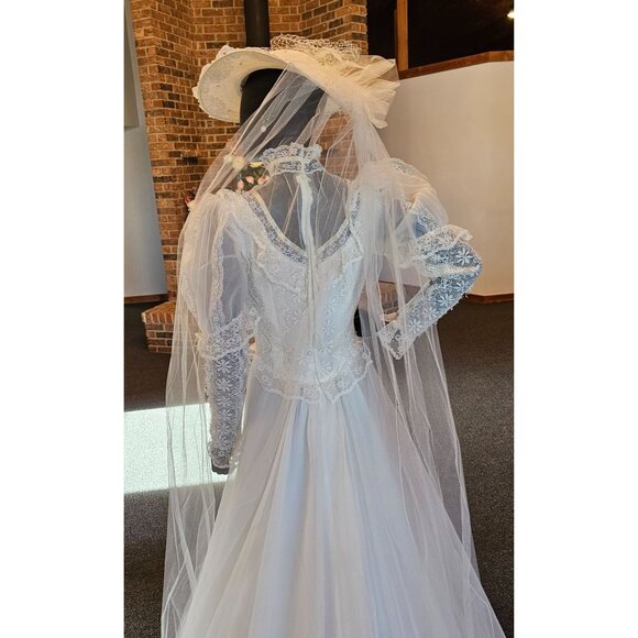 Vintage Ivory Victorian Wedding Gown/ Hat - Picture 2 of 13
